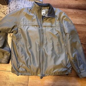 Men Columbia Jacket size Large, waterproof shell